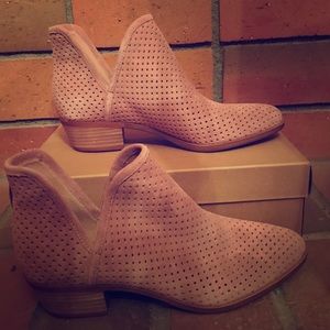 * NEW * WMNS Lucky Brand Brooklin Booties Sz 10